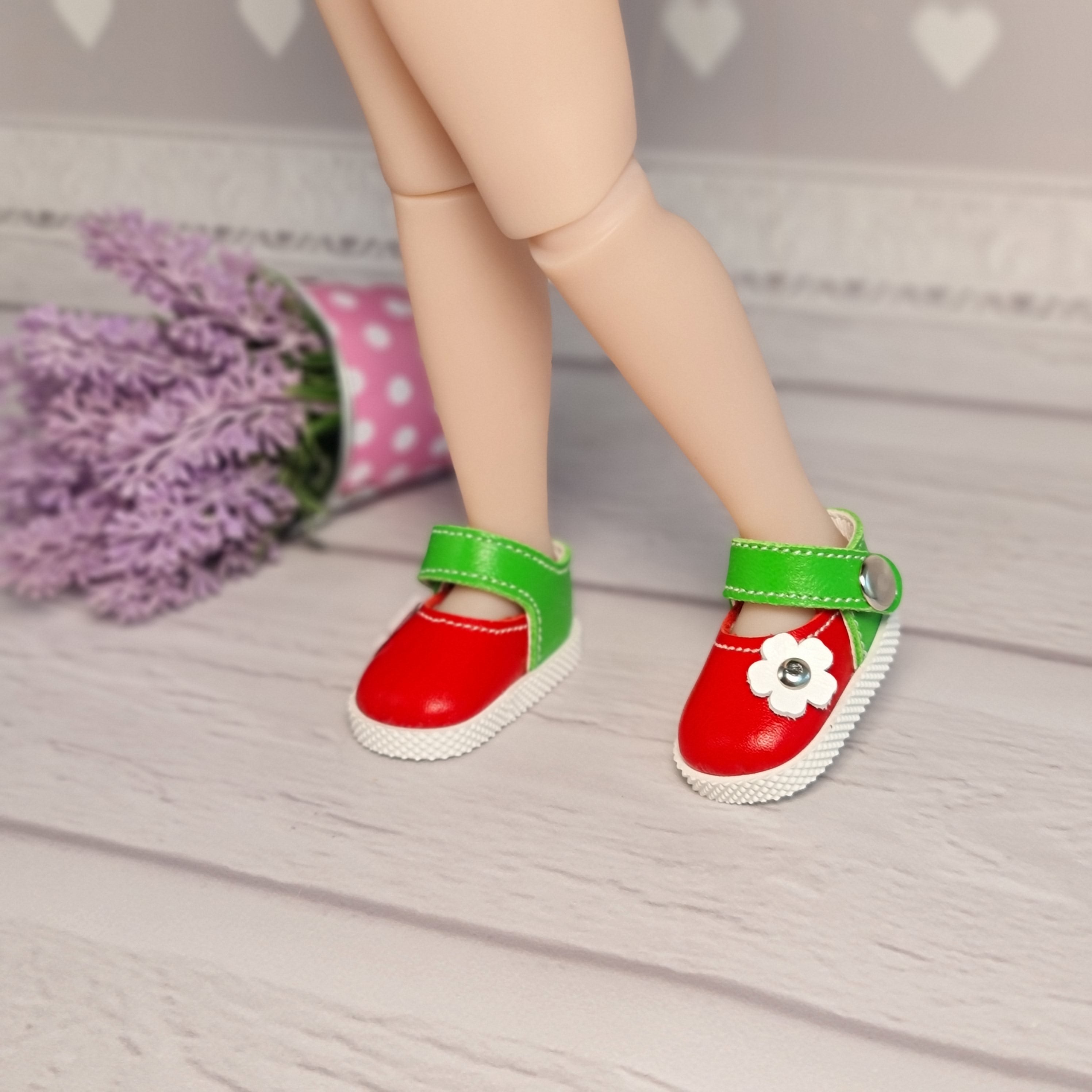 Ruby Red doll shoes. Shoes for Ruby Red Fashion Friends doll.