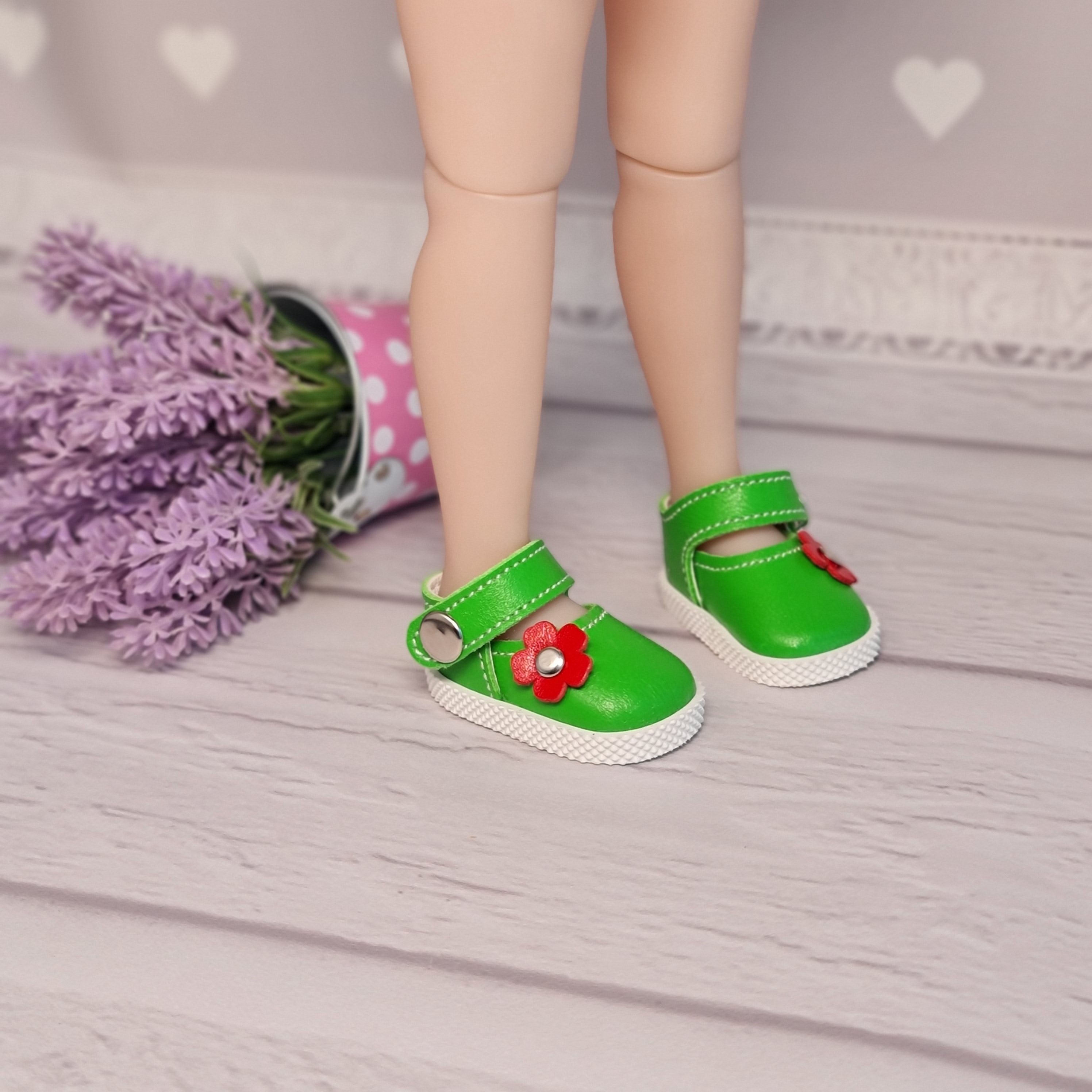 Ruby Red doll shoes. Shoes for Ruby Red Fashion Friends doll.