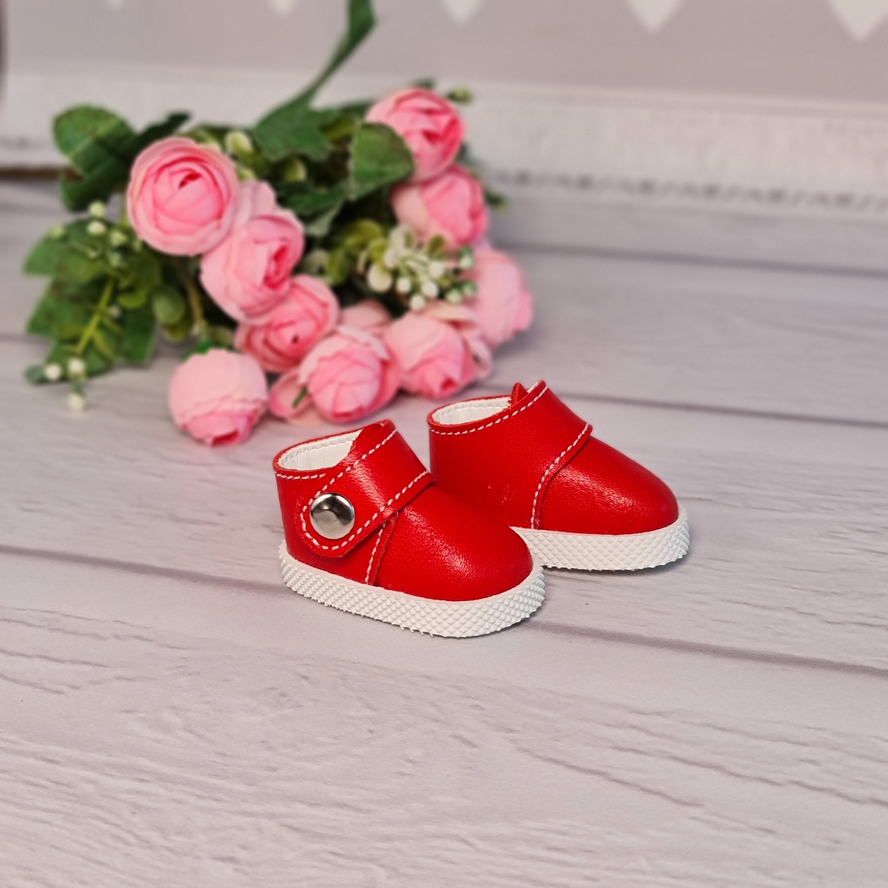 Ruby Red doll shoes. Shoes for Ruby Red Fashion Friends doll.