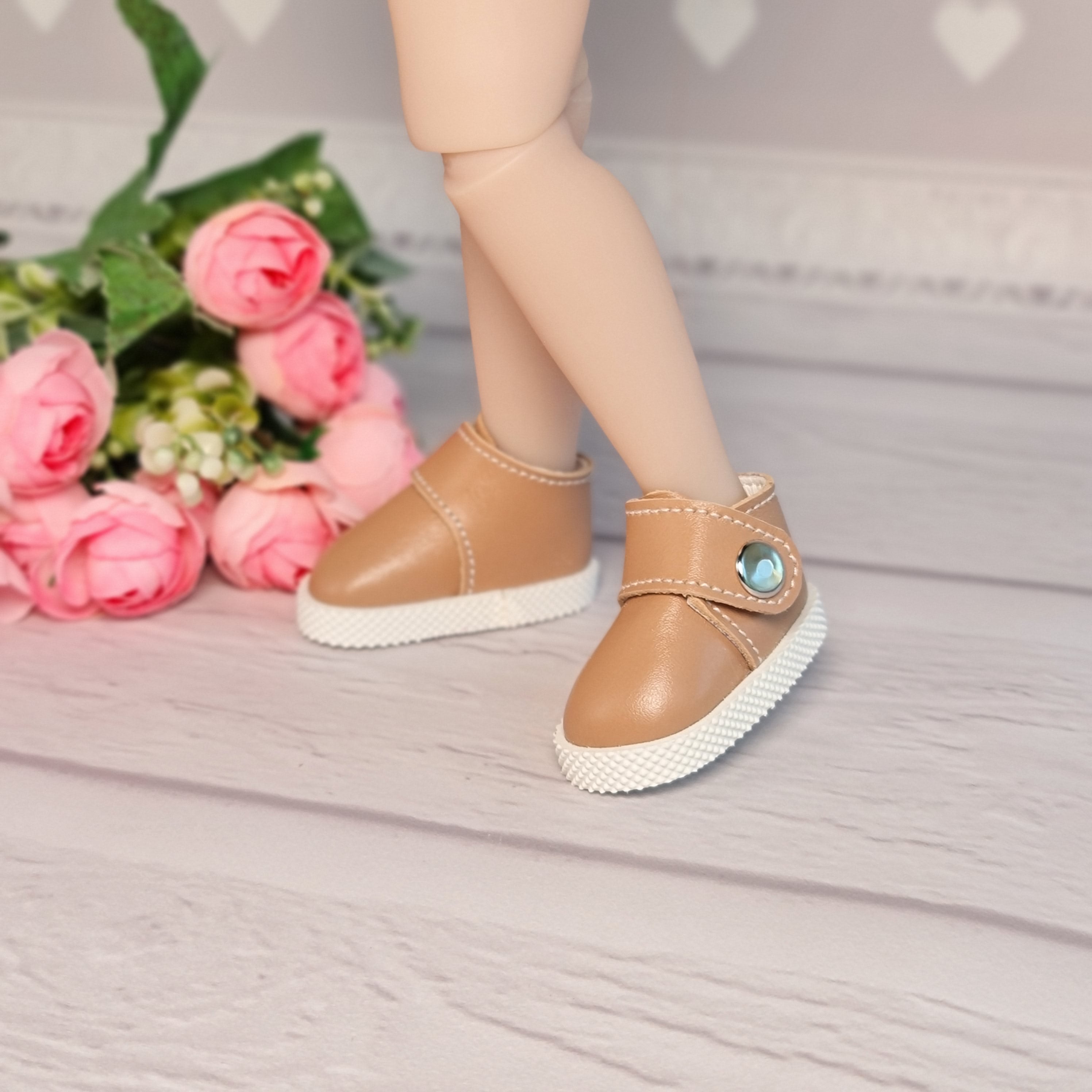 Ruby Red doll shoes. Shoes for Ruby Red Fashion Friends doll.