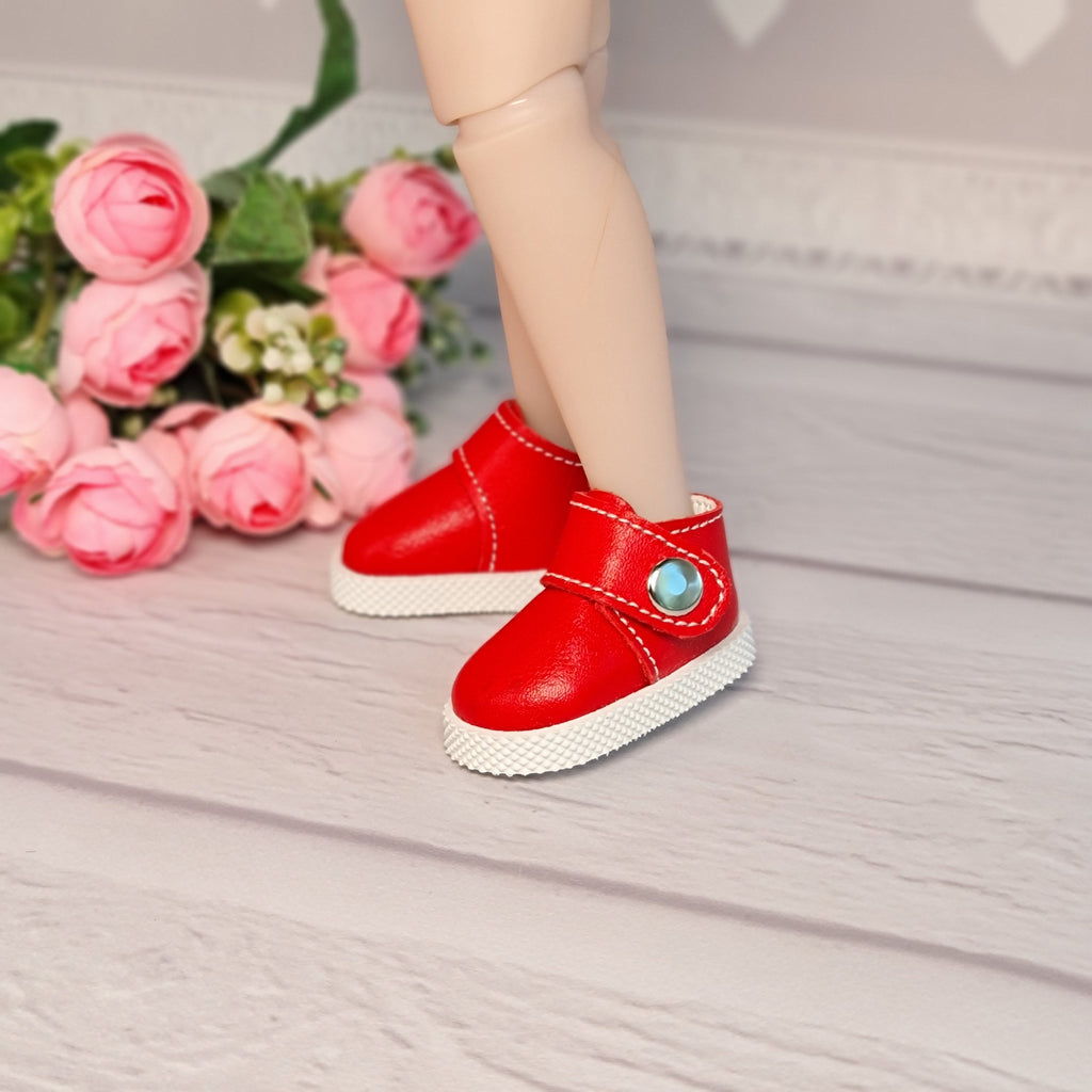 Ruby Red doll shoes. Shoes for Ruby Red Fashion Friends doll.