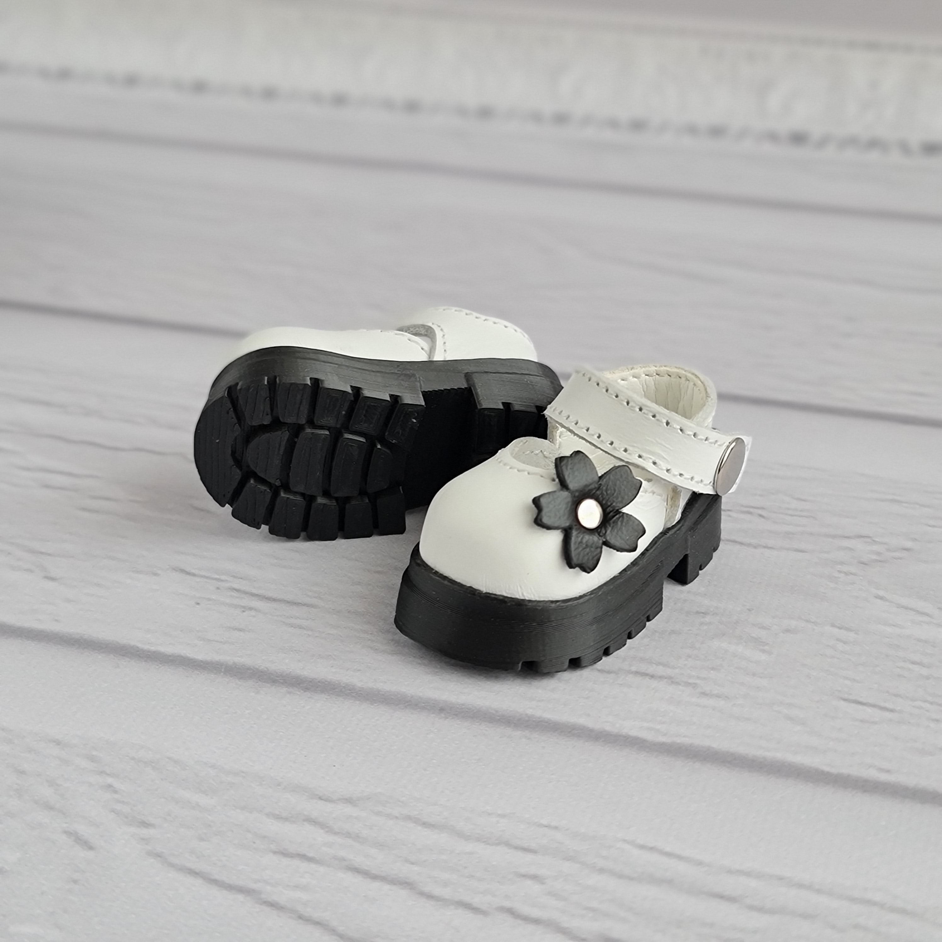 Gotz Little kidz doll shoes. 14 inch doll shoes.