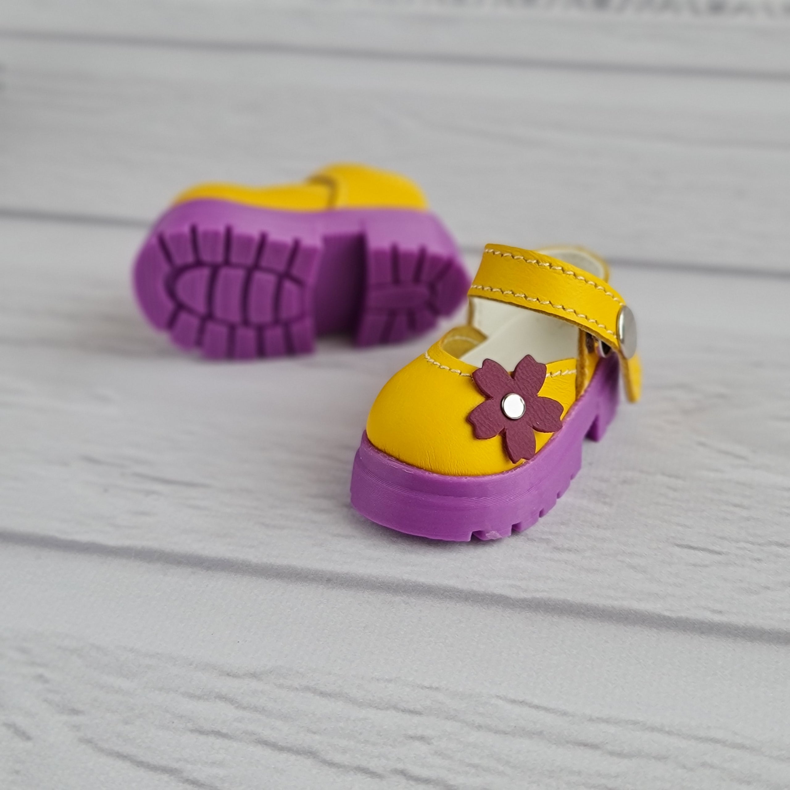 Gotz Little kidz doll shoes. 14 inch doll shoes.
