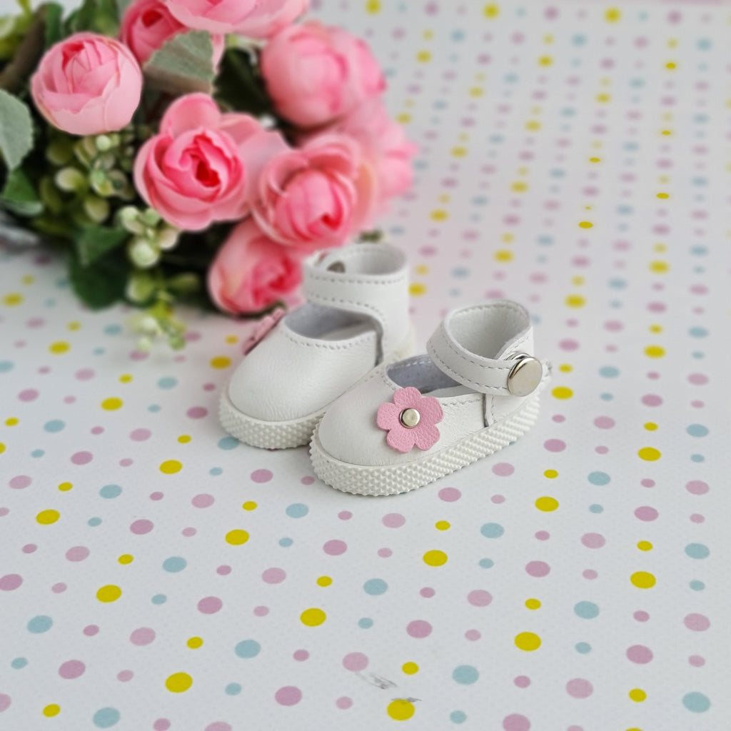 Ruby Red doll shoes. Shoes for Ruby Red Fashion Friends doll.