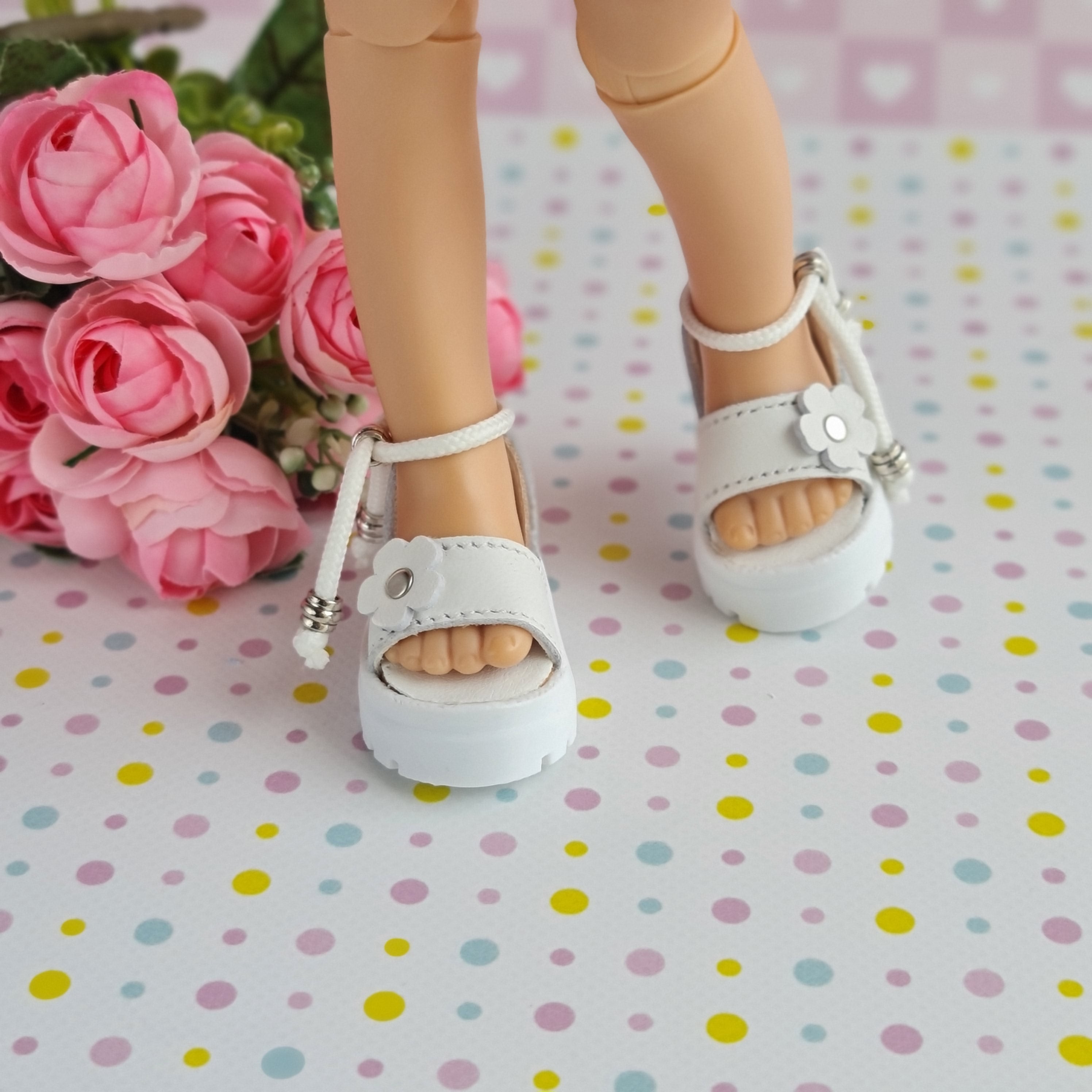 Paola Reina doll shoes. Shoes for Paola Reina Dolls.